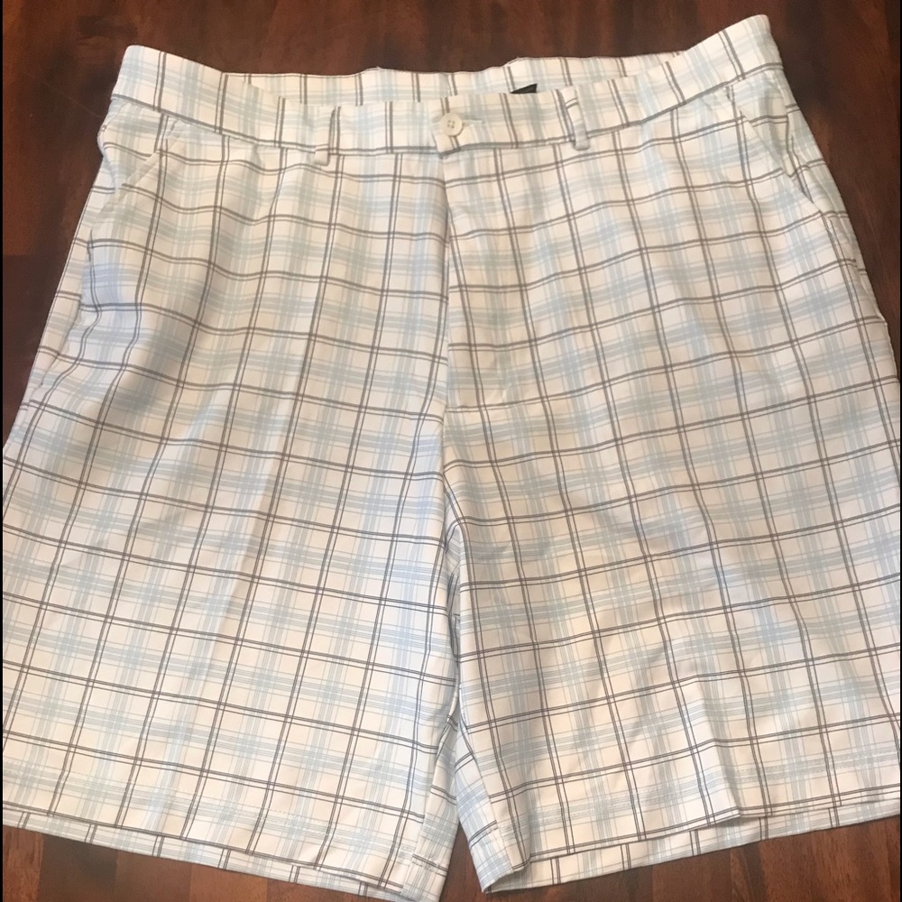Men’s casual shorts for golfing or everyday wear